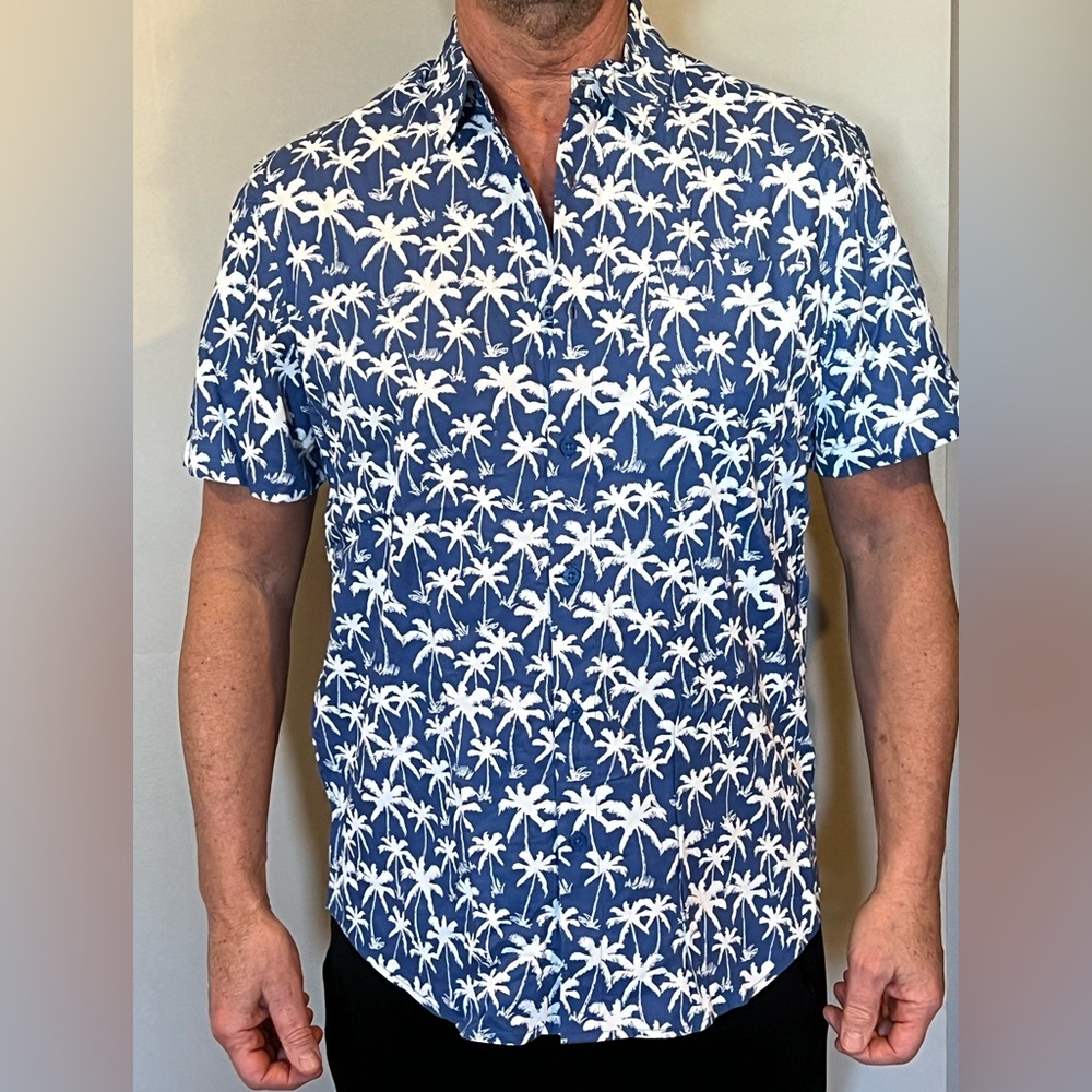 Lee Men's Short Sleeve Button Down Shirt - Blue & White - Size M - NWT